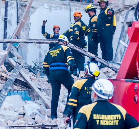 齐齐哈尔体育馆坍塌悲剧：11人遇难，搜救工作结束
