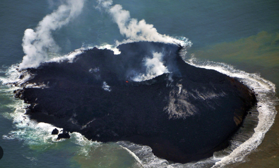 小笠原群岛火山喷发引发海域警示