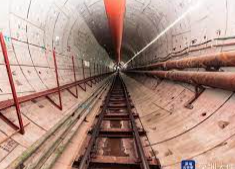 深圳地铁12号线紧急状况：乘客隧道撤离，可申请退票