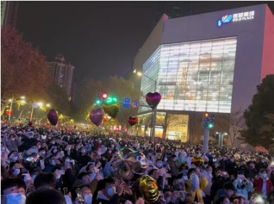 南京新街口2023跨年夜：灿烂焰火辉映城市之夜