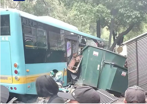 南昌公交车突发事故致3死7伤！警方介入调查